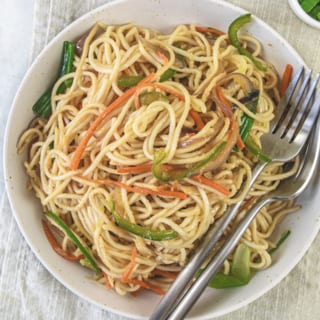 Veg Hakka noodles