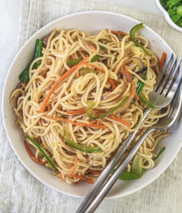 Veg Hakka Noodles.